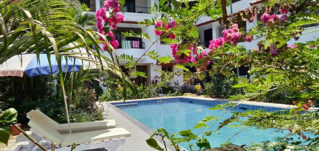 Diana Apartments Candolim Esterno foto